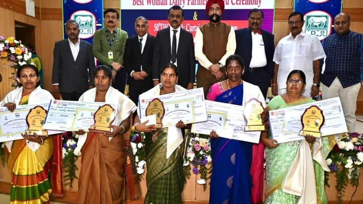 Women dairy farmers felicitated in Bengaluru by IDA South Zone