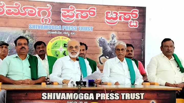 KRRS urges Karnataka govt. to increase milk price to ₹60 per litre