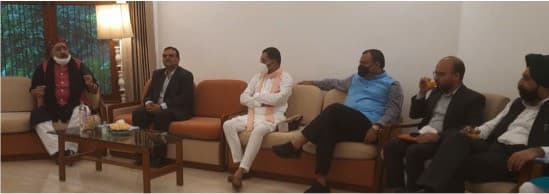 Govt discusses ways to improve livelihood of dairy farmers