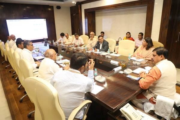 Mohan Yadav told that Eastern MP needs dairy development