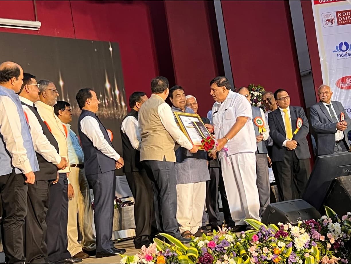 Gadkari stressed on reducing input costs for dairy farmers