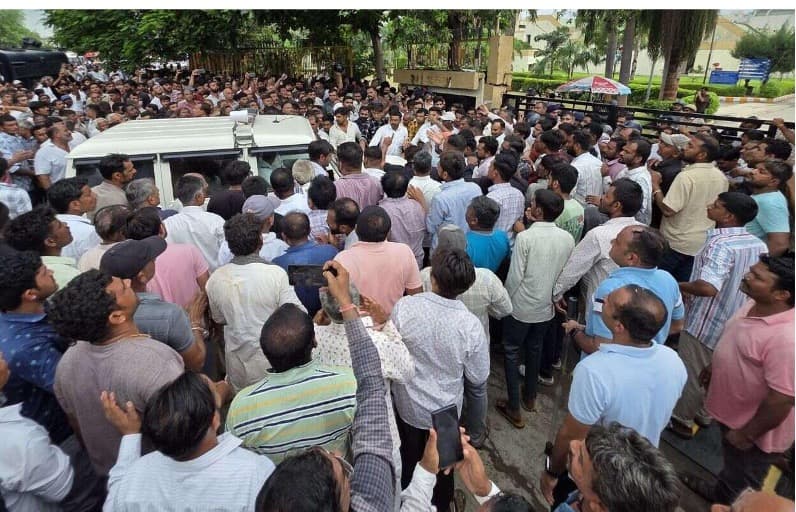 Gujarat Sabar Dairy Price Protest by dairy farmers Turns Violent